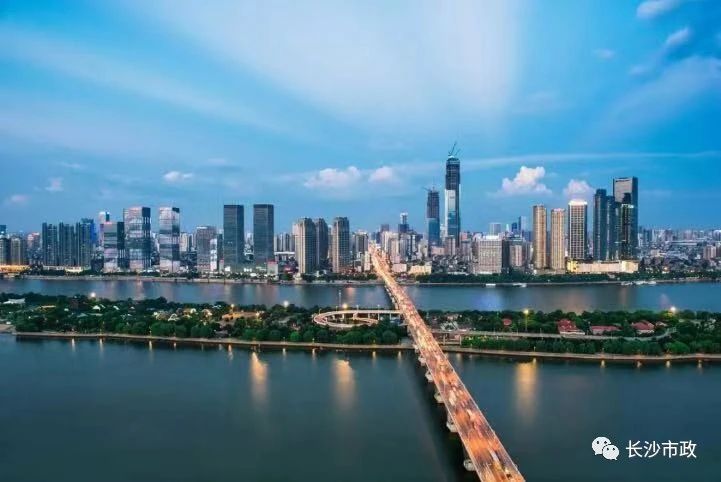 以城市，見(jiàn)未來(lái)；與城市，共成長(zhǎng)